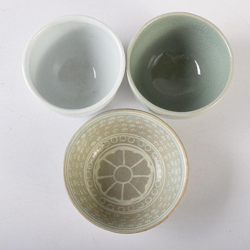 韓国人間文化財柳海剛（柳根瀅）作　象嵌鶴雲文など　盃　3点　共箱　D　R8482