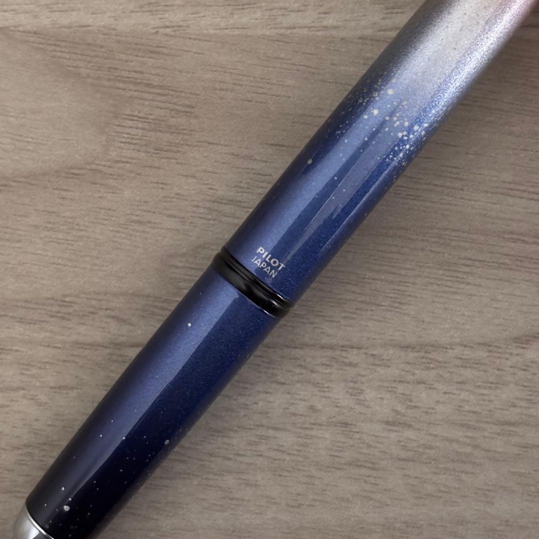 と*る様 【美品】パイロットキャップレスデシモ 20thモデル夜明けの星空Mニブ