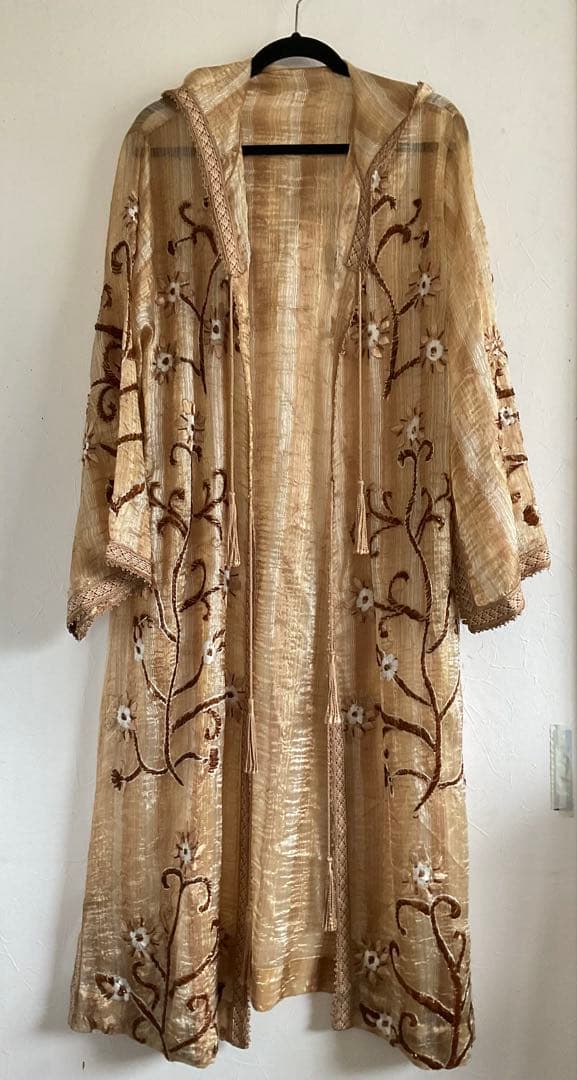 ヴィンテージ！モロッコ・マラケッシュ」の伝統衣装「ジェバラ(インナ−付)」