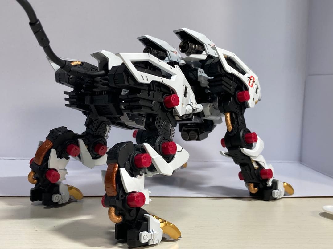 コトブキヤ　HMM ゾイド　ライガーゼロ　塗装済み完成品