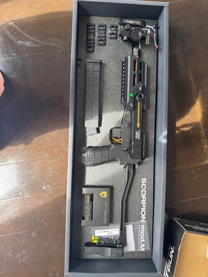 SCORPION mod.M 電動ガン VICTOPTICS付き