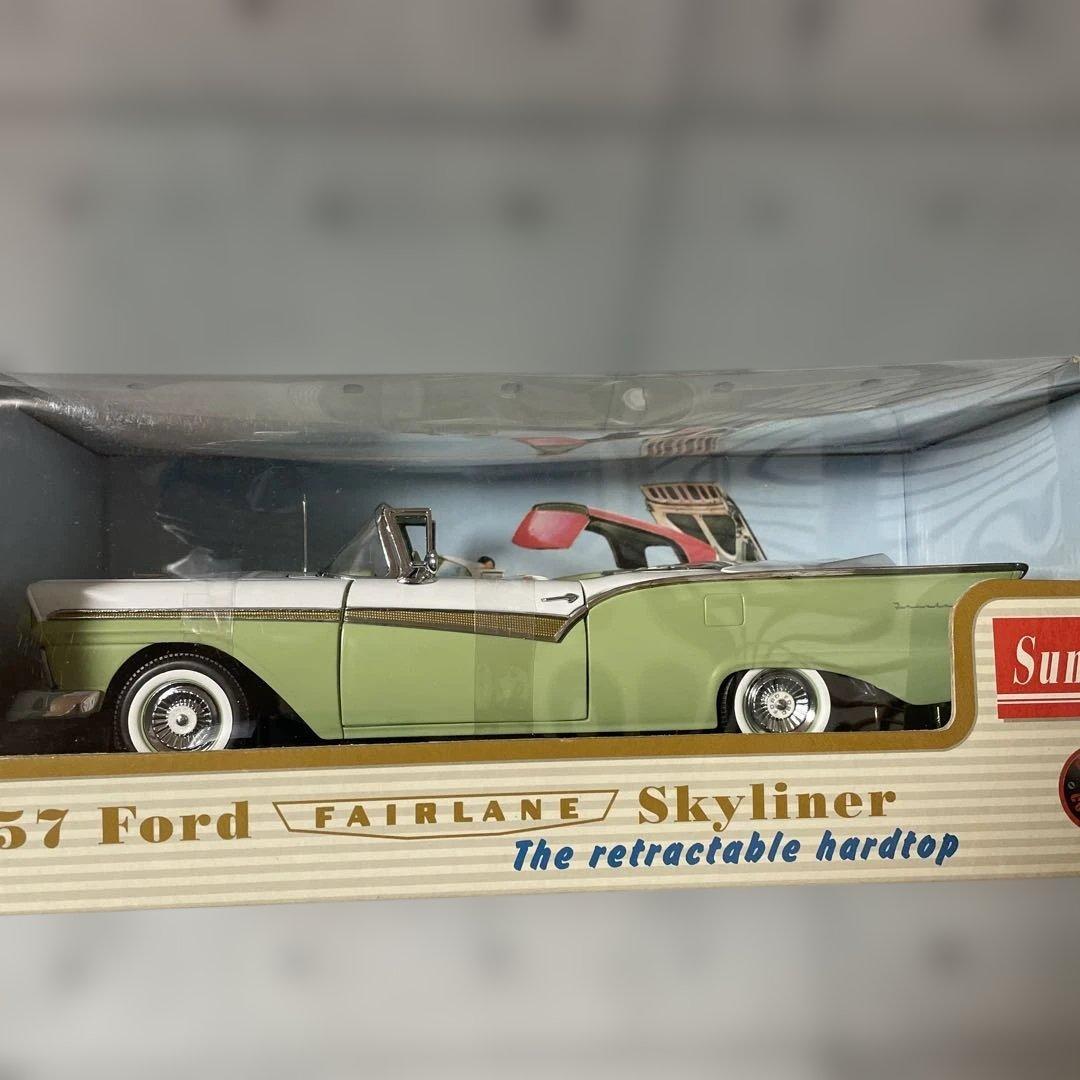57フォードファーレーンスカイライナー1/18デカいです。