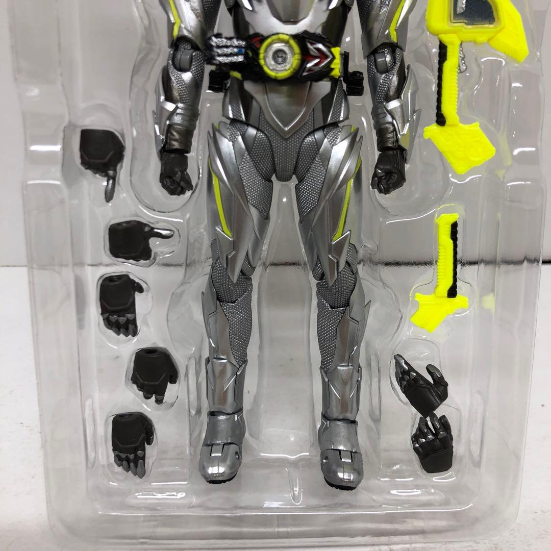 kny26281#61 フィギュアーツ 仮面ライダーゼロワン メタルクラスタ