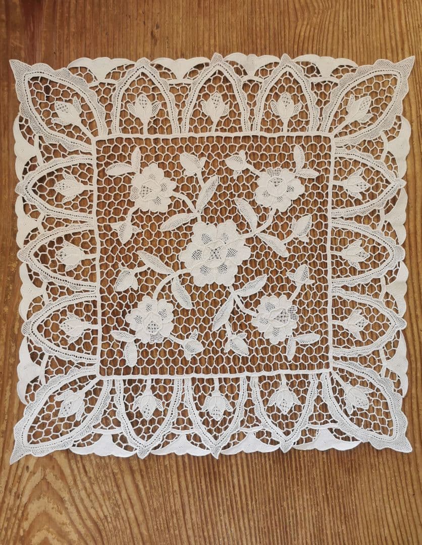 アンティーク イタリア ポワンドヴェニスローズ 薔薇と蕾 リネンレースランナー◽