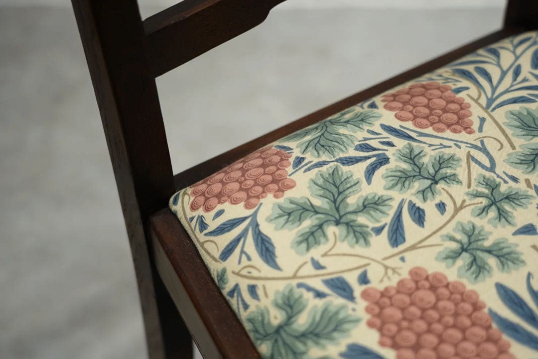 英国アンティーク　ウィリアムモリス　オーク材1900年頃　良品　チェア　椅子