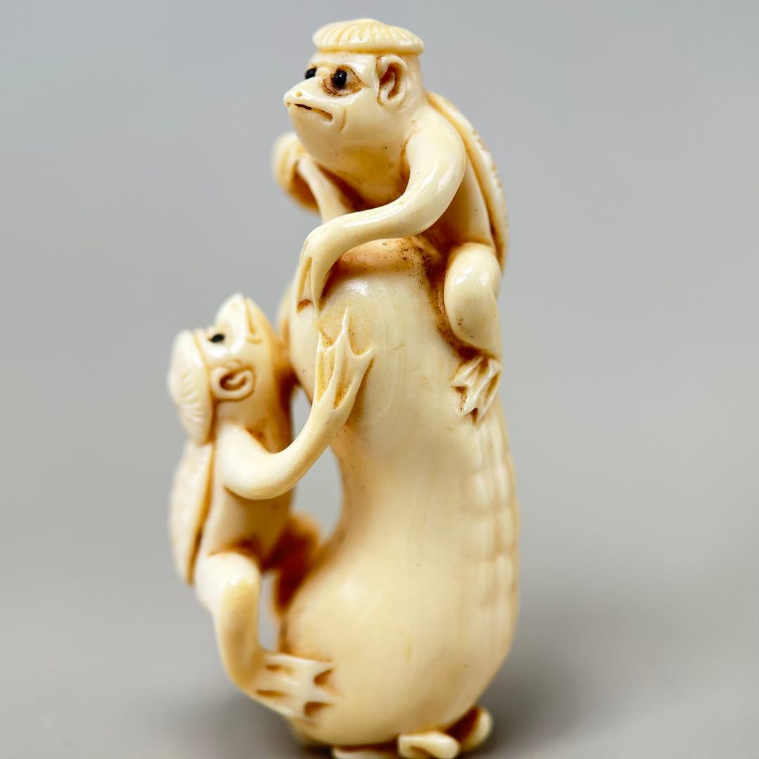 猿と亀の彫刻極上天然素材　アンティーク　骨董　飾り物　古美術　置物　細密細工