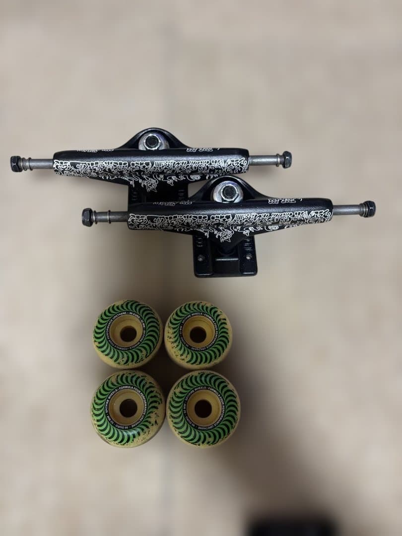 スケートボードコンプリート　8.375 インディペンデント