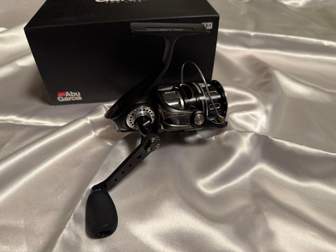 Abu Garcia REVO MGX 2500SH スピニングリール