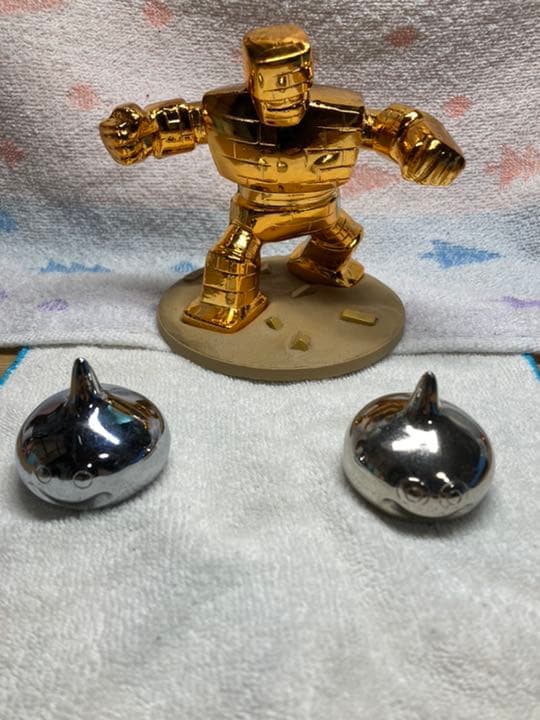 初代ドラゴンクエストメタリックモンスターメタルスライム2種、陶器？ゴールドマン