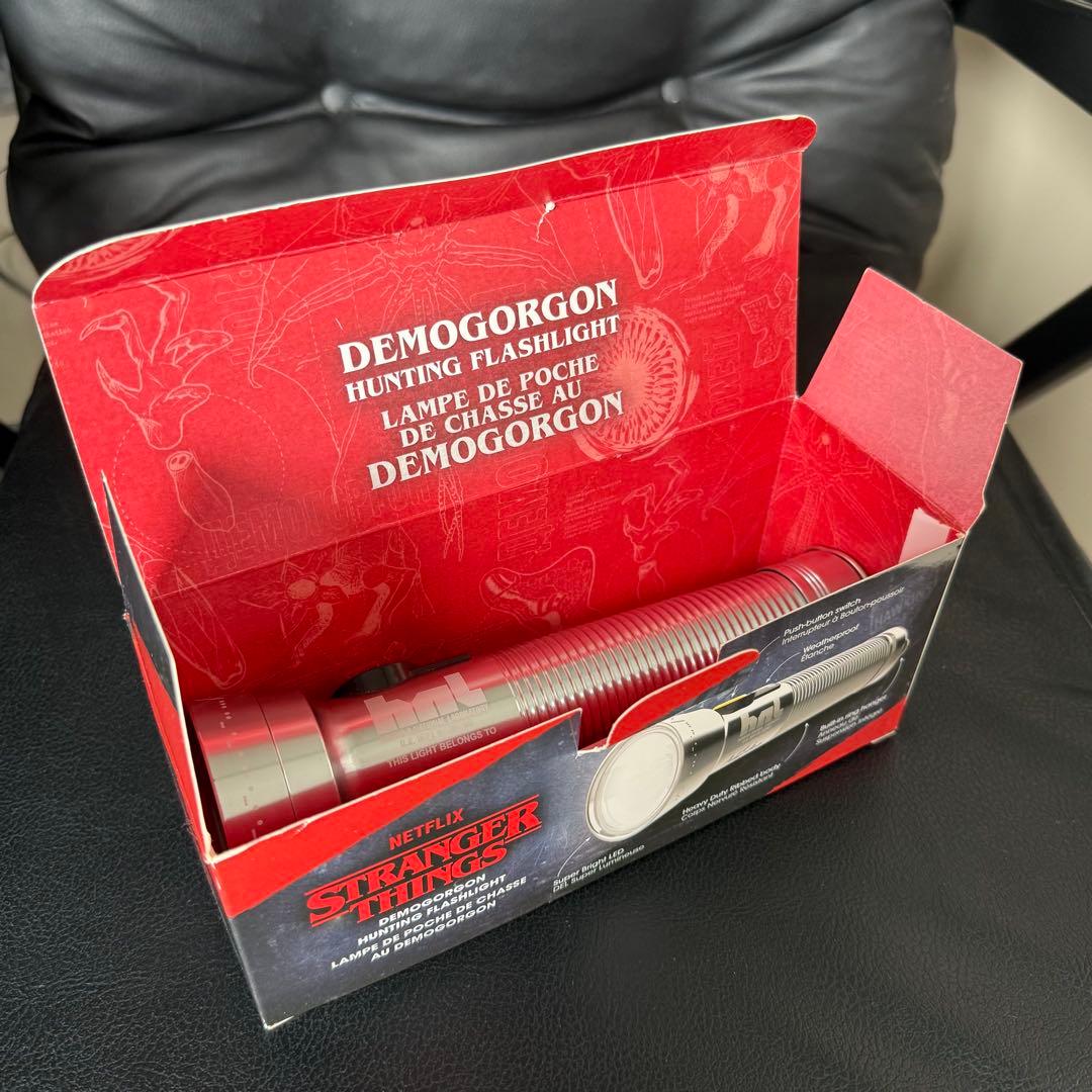 ストレンジャーシングス 懐中電灯
