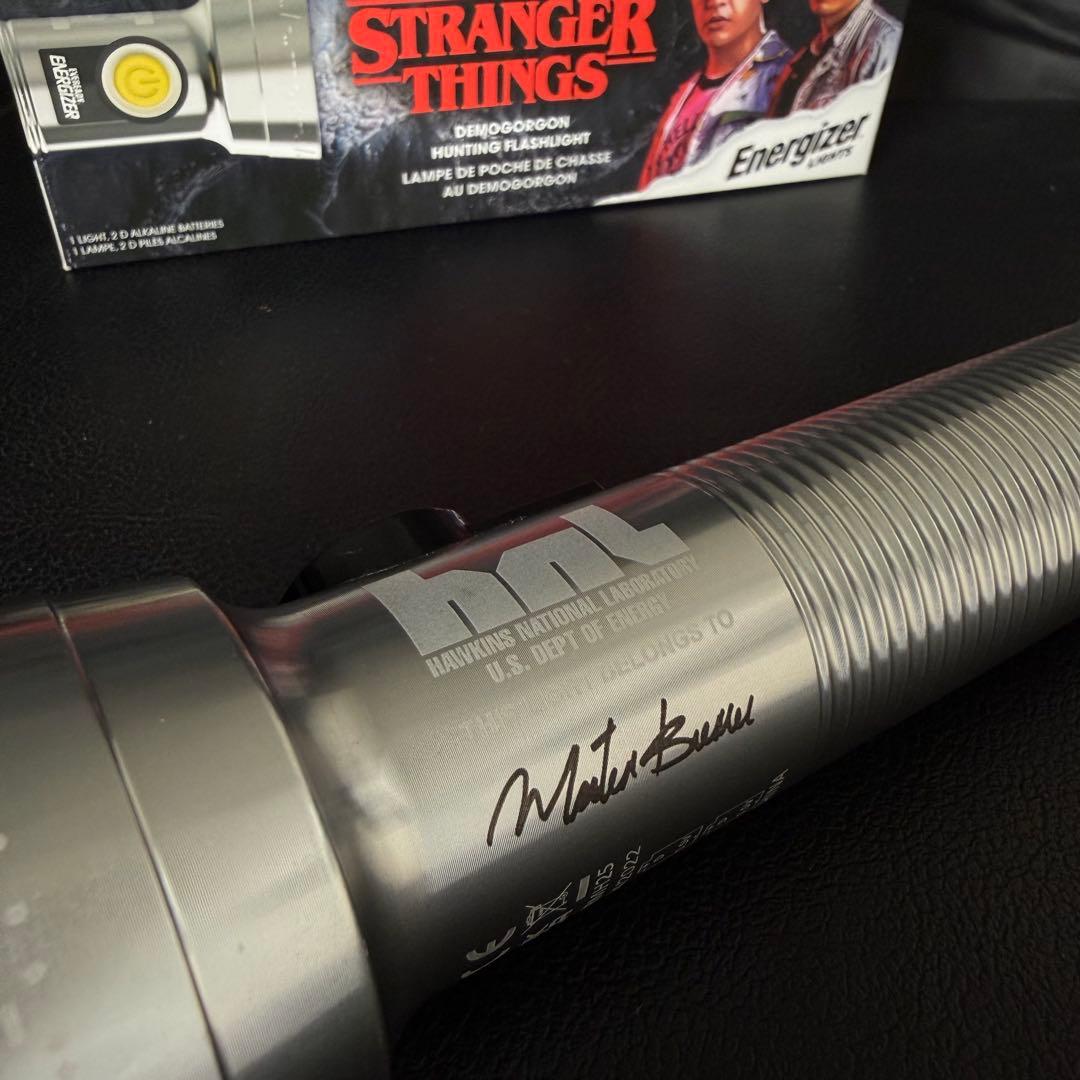 ストレンジャーシングス 懐中電灯
