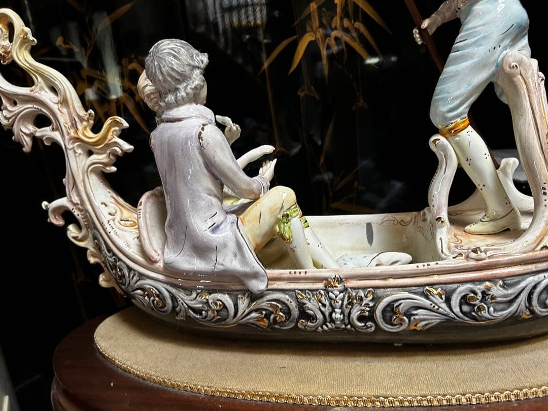 ベネチア仮装パーティ帰りゴンドラの恋人達