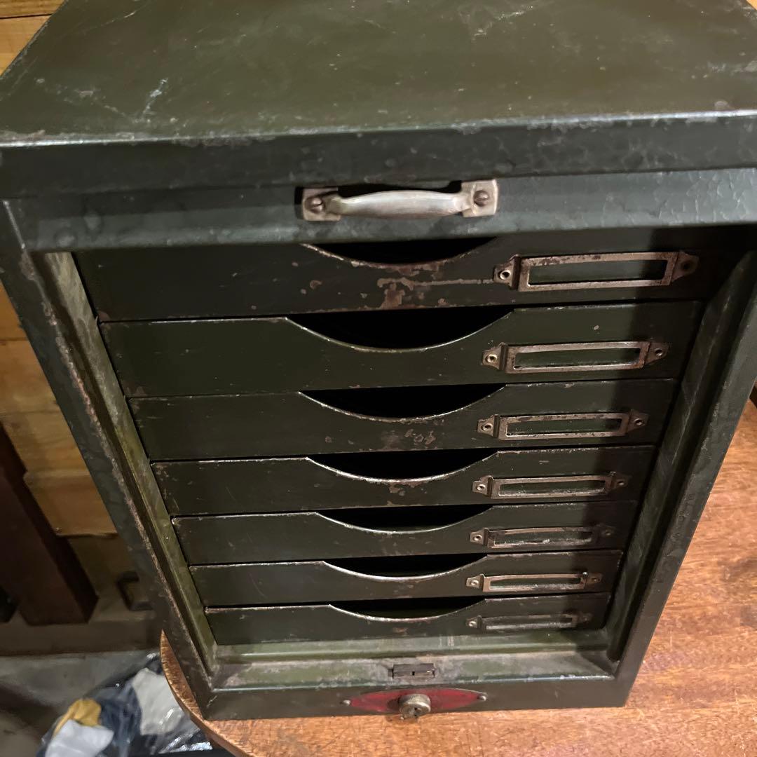 ヴィンテージ　アイアンキャビネット