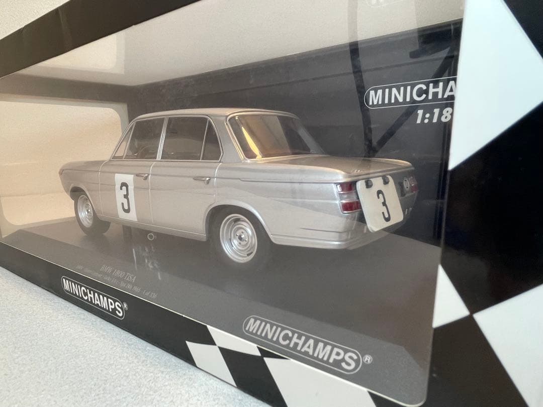 ミニチャンプス社製 1/18  1800 TiSA