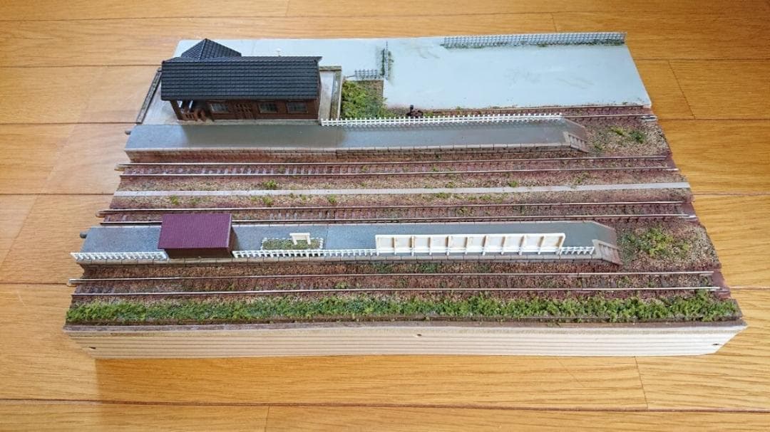 Nゲージジオラマ背景田舎の駅舎鉄道模型電車飾り台ハンドメイド