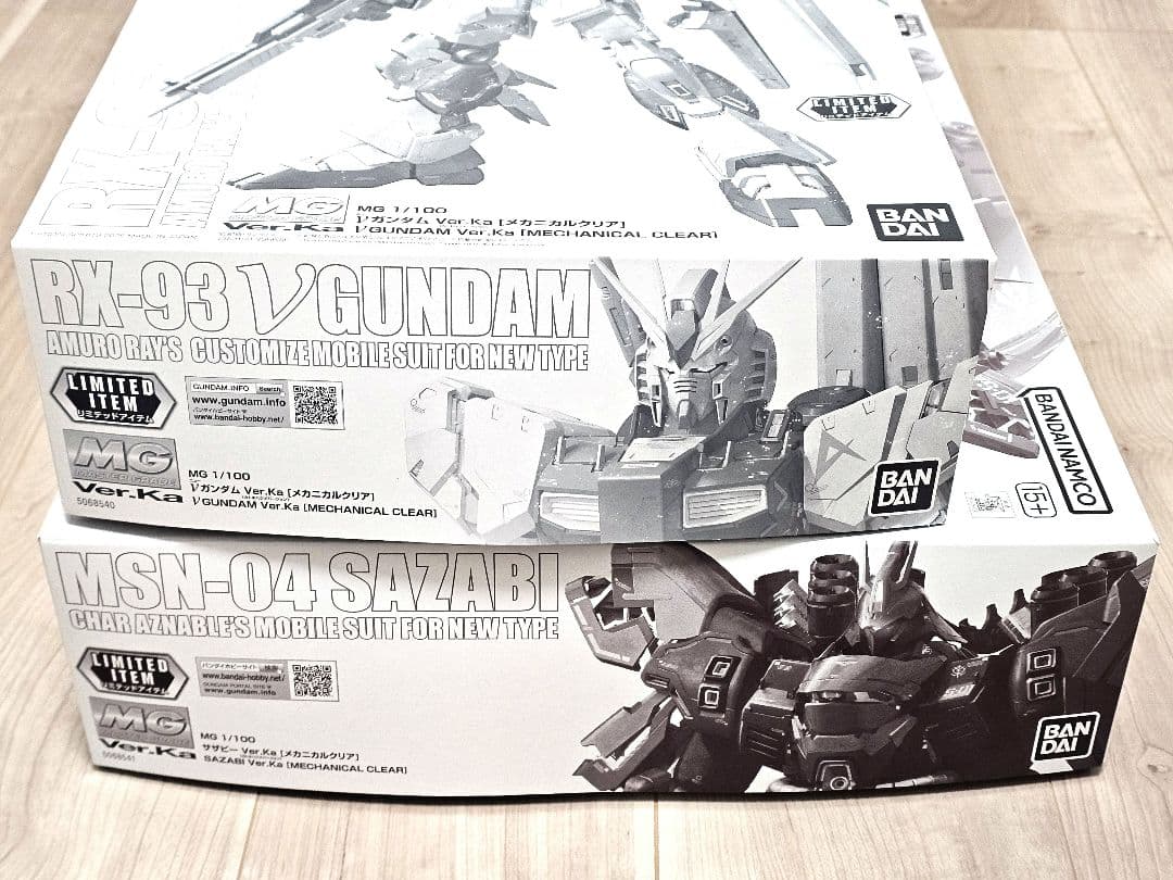 MG ν GUNDAM & SAZABI ver ka set