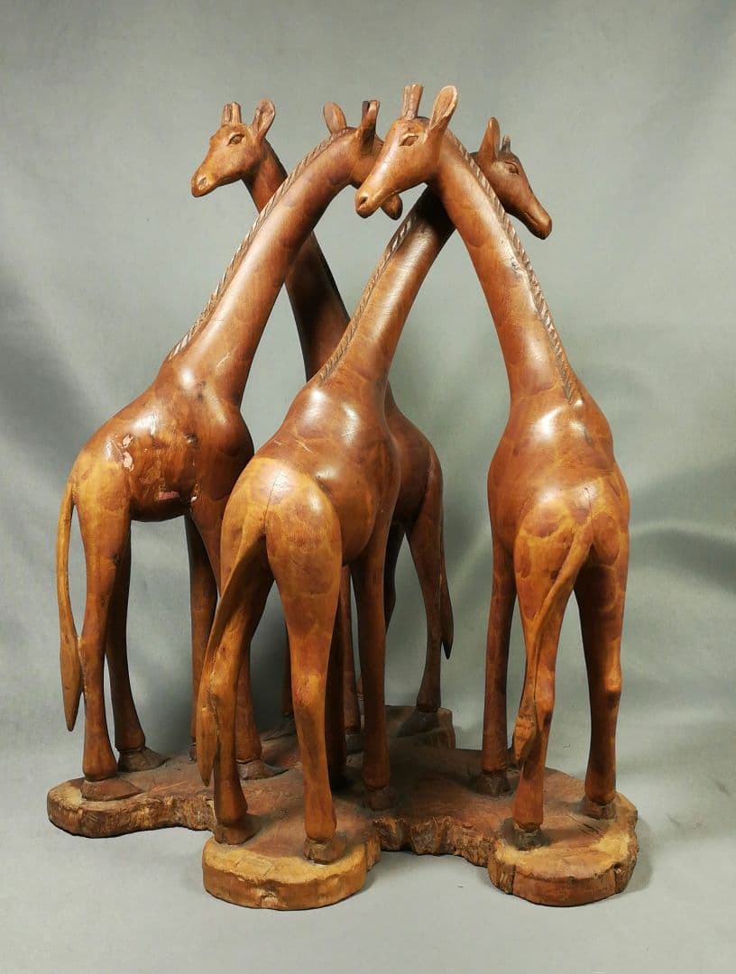 アフリカ　木彫　置物　キリン　彫刻　サイン　作家物