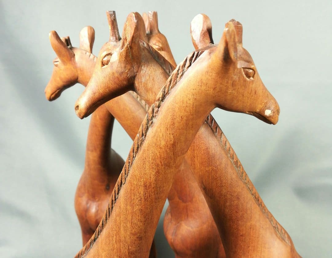 アフリカ　木彫　置物　キリン　彫刻　サイン　作家物