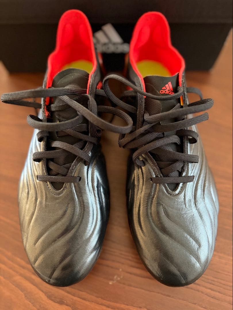 adidas サッカーシューズ ブラック/レッド