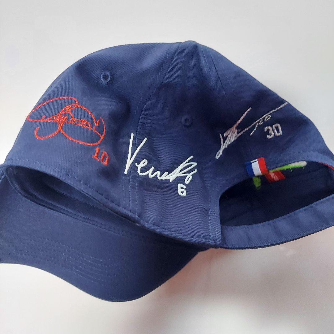 パリサンジェルマン　サッカー　【新品】　キャップ　現地刺繍　5人のサイン入り