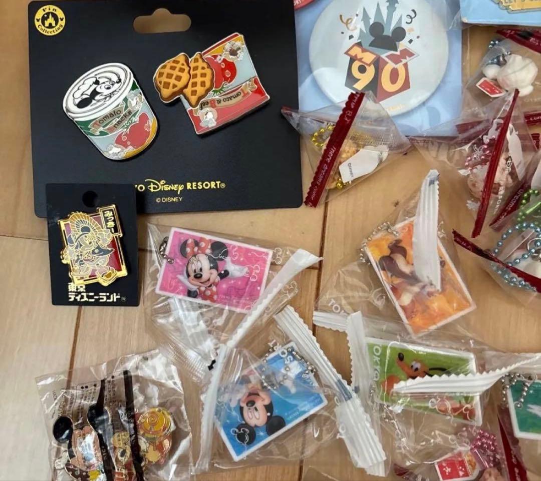 ディズニー　ロジャーラビット　チップ　デール　ミニチュアフィギュア　ピンバッジ