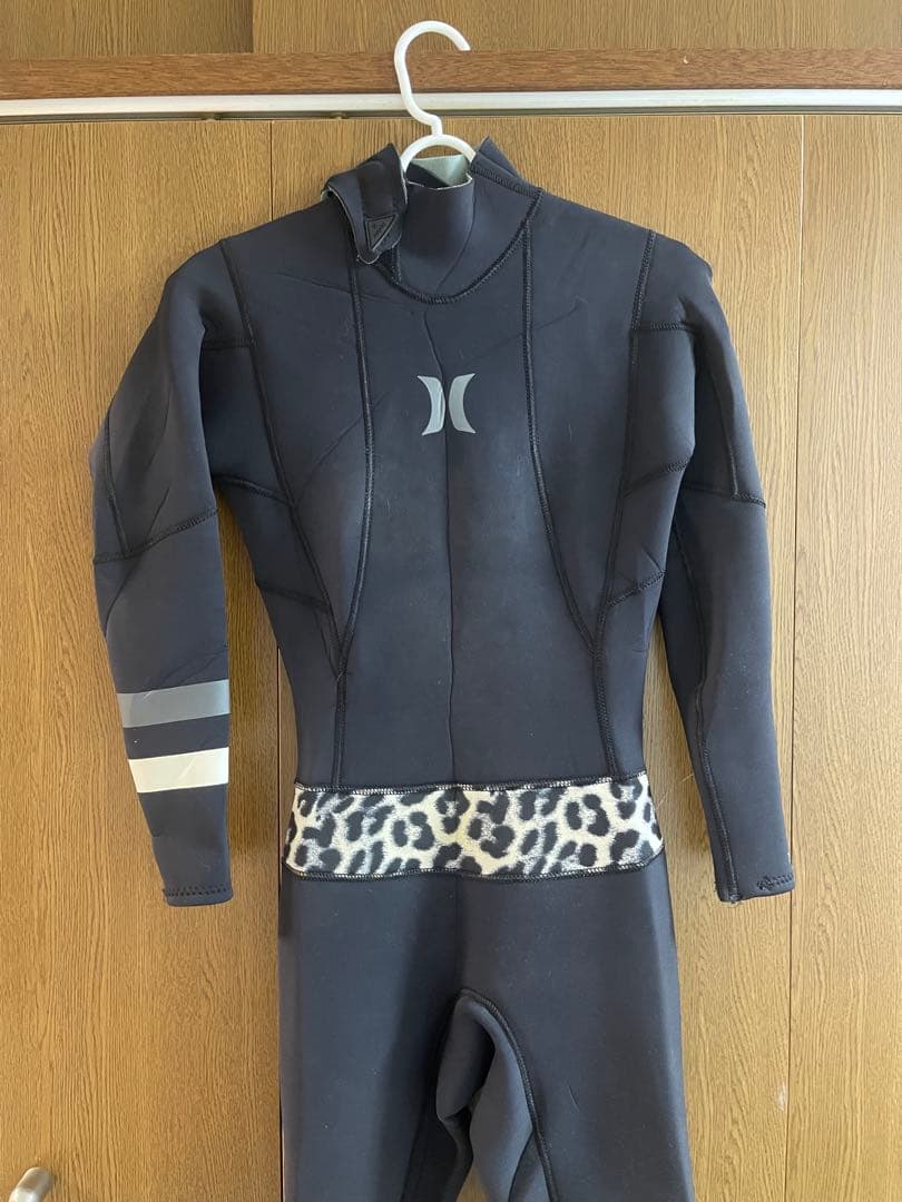 Hurley ウェットスーツ 黒 ヒョウ柄