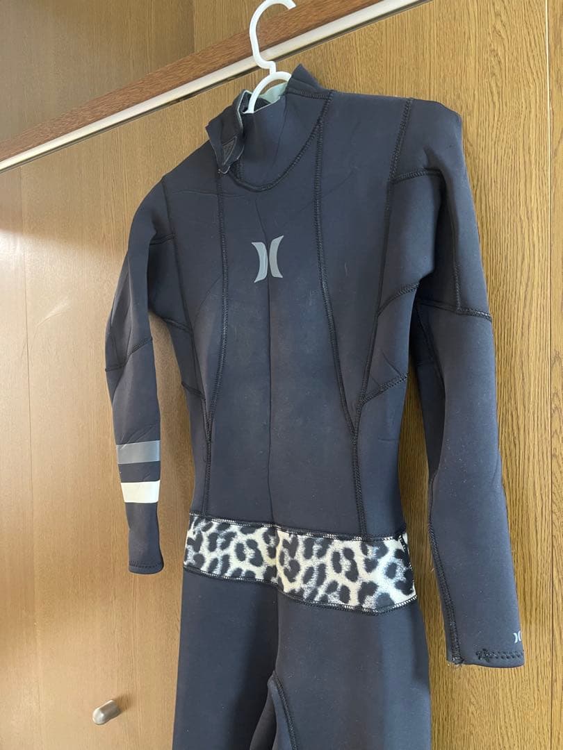 Hurley ウェットスーツ 黒 ヒョウ柄