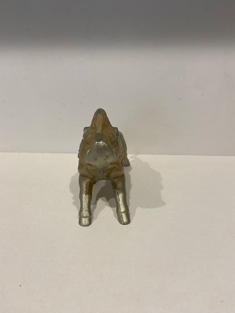 猪の置物　金属工芸