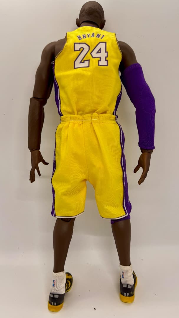 【箱無し/経年劣化有り】エンターベイ　NBAフィギュア　コービー・ブライアント