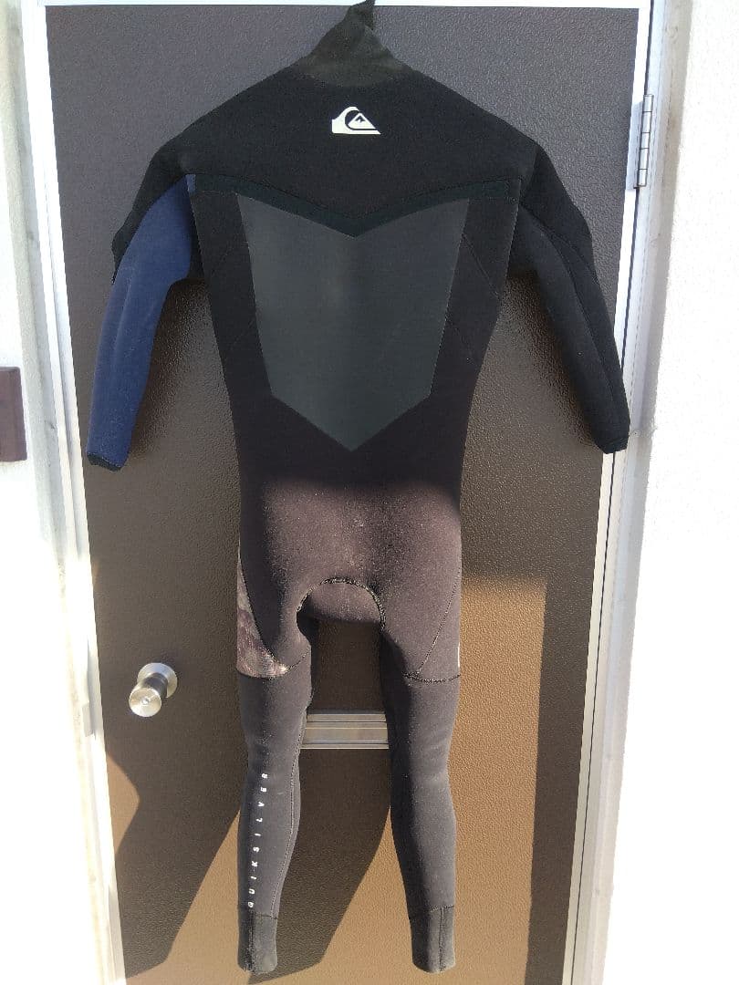 Quiksilver 　フロントジップセミドライスーツ（4mm×3mm）