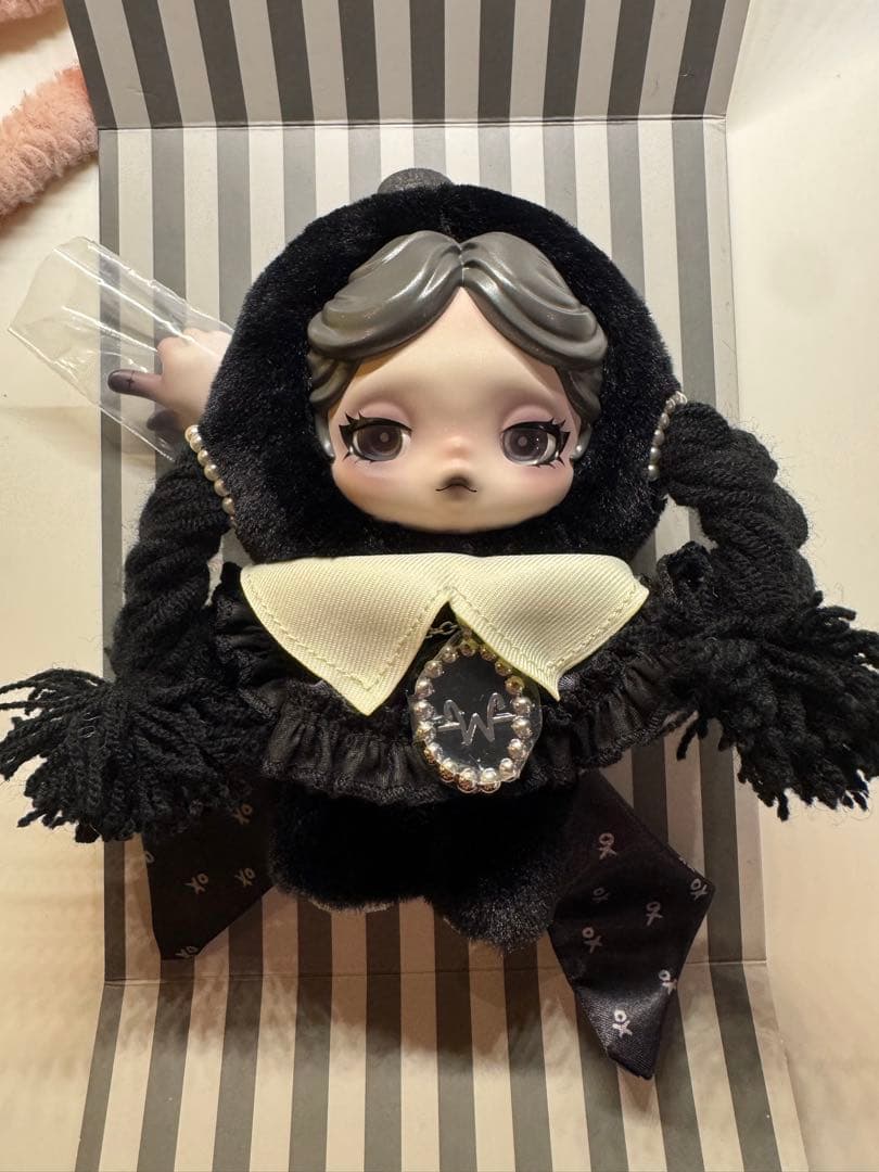 【アメリカ限定】SKULLPANDA × Wednesday ぬいぐる