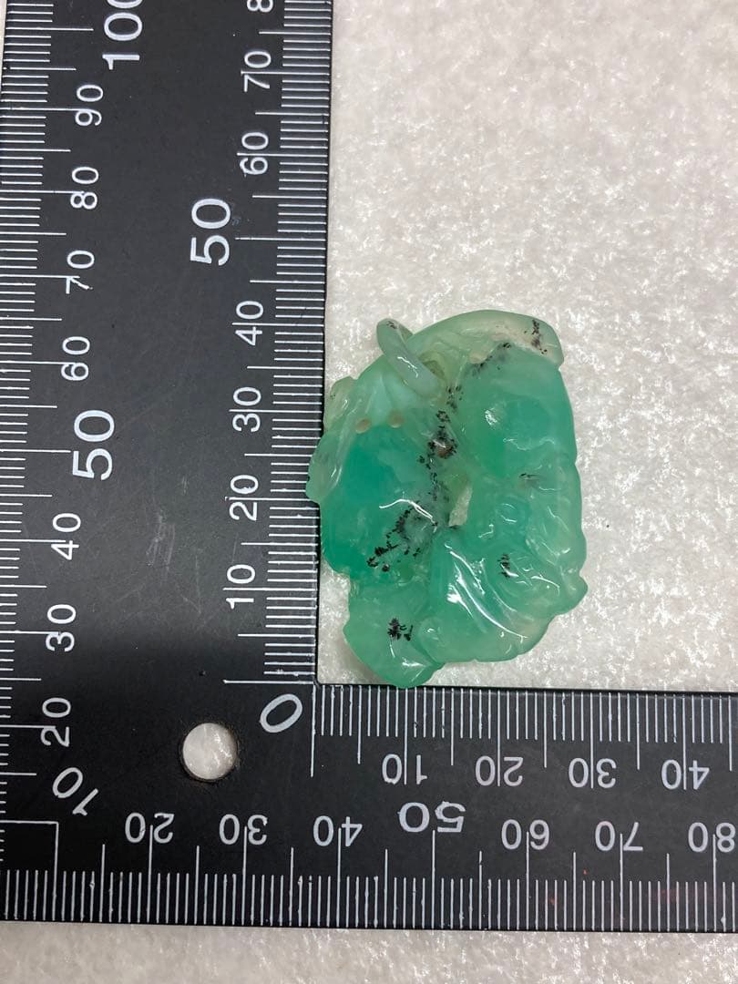 希少 アンティーク 天然翡翠 本翡翠 特殊黒入り 透かし彫り ペンダントトップ