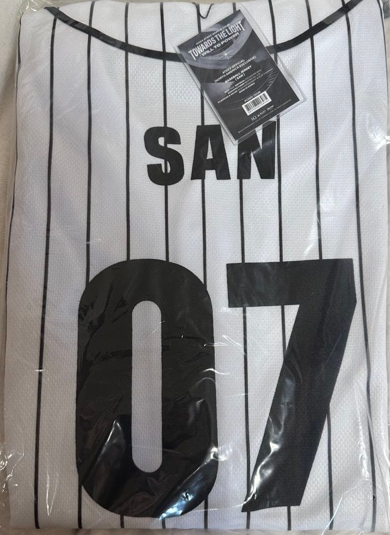 ATEEZ SANベースボールTシャツ