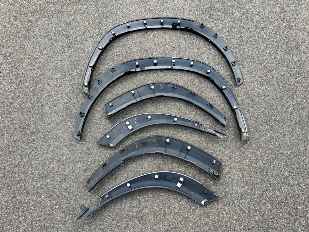 レクサス　nx300 純正　フェンダーアーチモール　10系