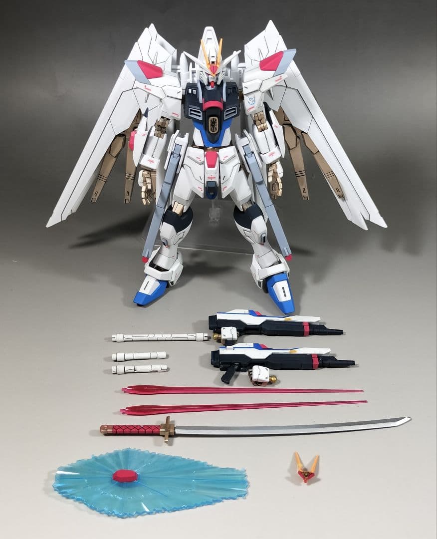 HG 1/144 マイティーストライクフリーダムガンダム 改修 全塗装 完成品