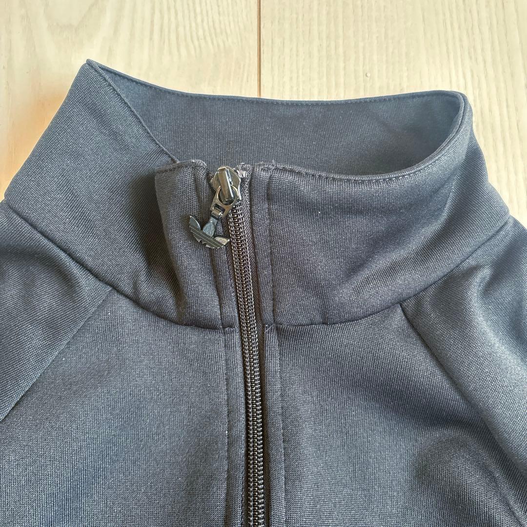 〈adidas〉ビッグ トレフォイル アウトライン トラックトップ&パンツセット