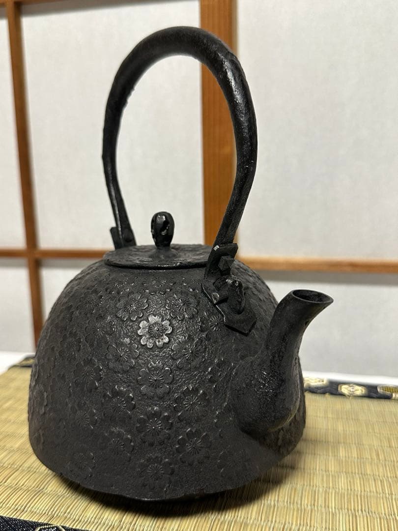 本番盛岡 薫山 南部鉄器 鉄瓶 南部型 桜小紋 1リットル 新品未使用品