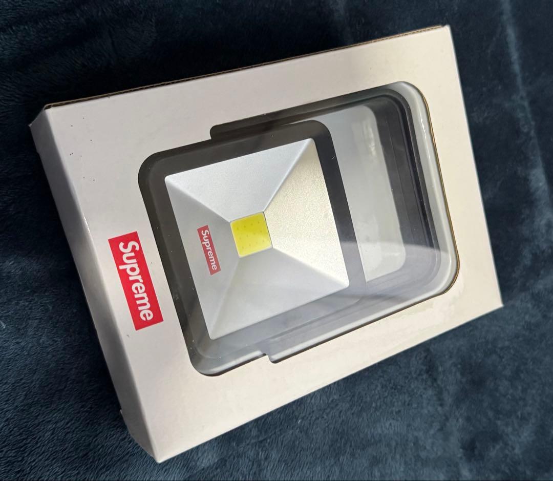 【新品】 supreme magnetic kickstand light 黒