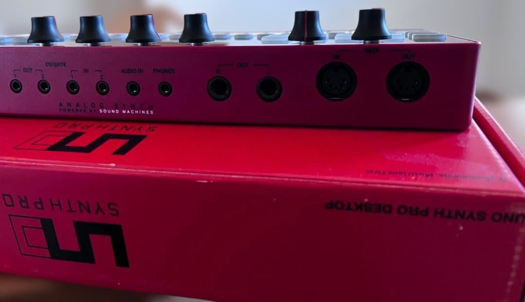 UNO Synth Pro Desktop アナログシンセサイザー・DAW