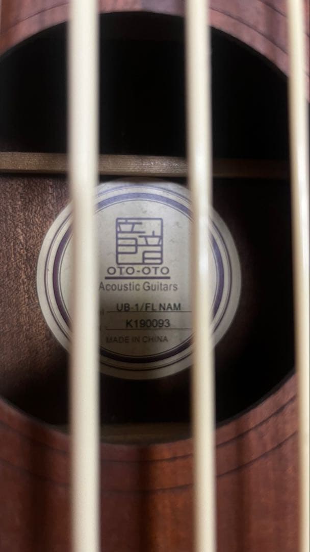 音音　フレットレスウクレレベース