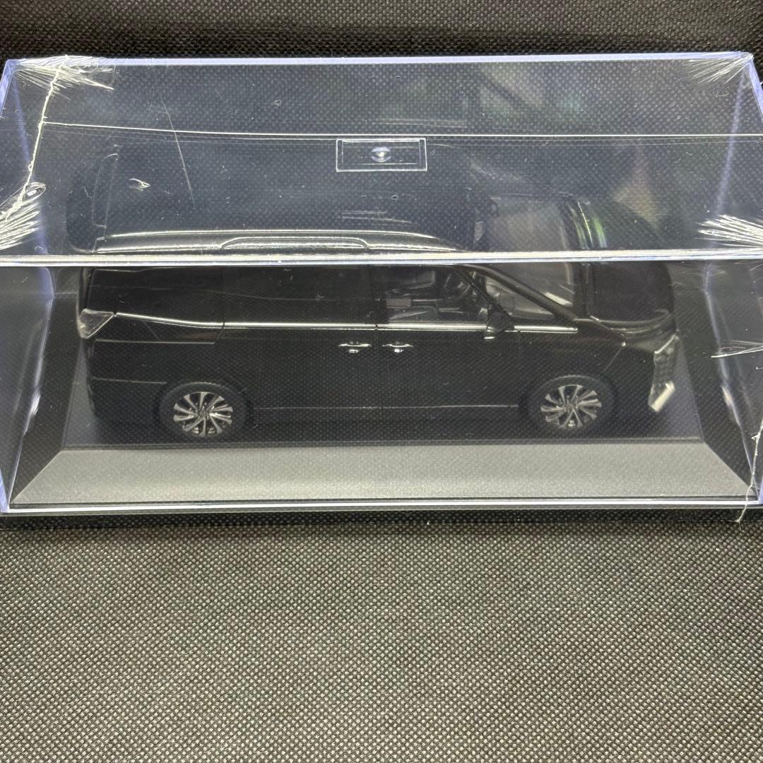トヨタ VOXY 90系ブラック 未開封ミニカー 1/30 非売品 新品未開封