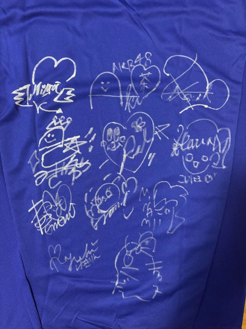 AKB48 サイン入り日本代表ユニフォーム