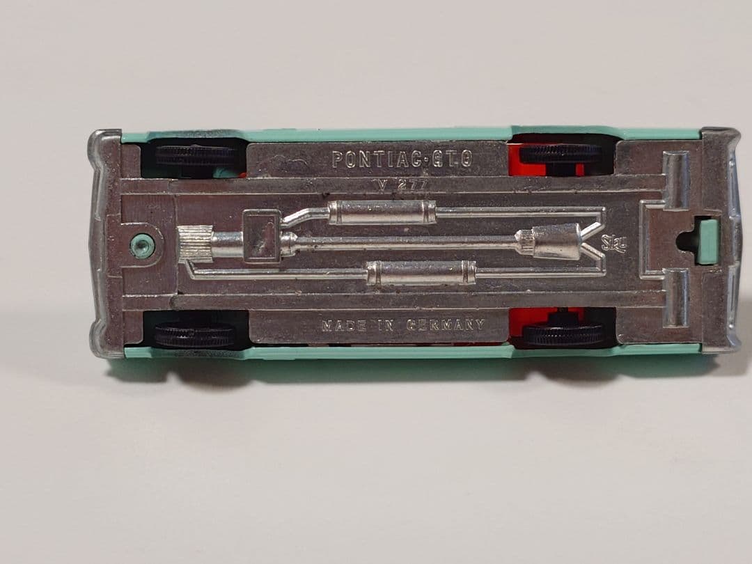 ミニカー Siku V 277 Pontiac