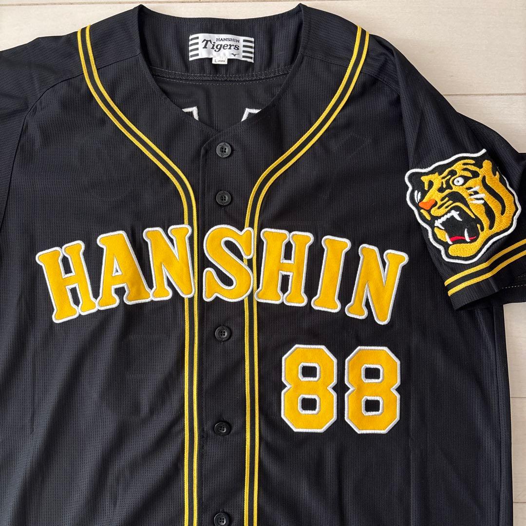阪神タイガース　レプリカユニフォームＬ＆リストバンド（共に未使用に近い）