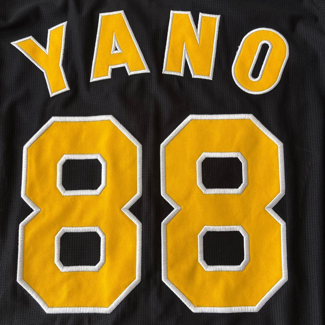 阪神タイガース　レプリカユニフォームＬ＆リストバンド（共に未使用に近い）