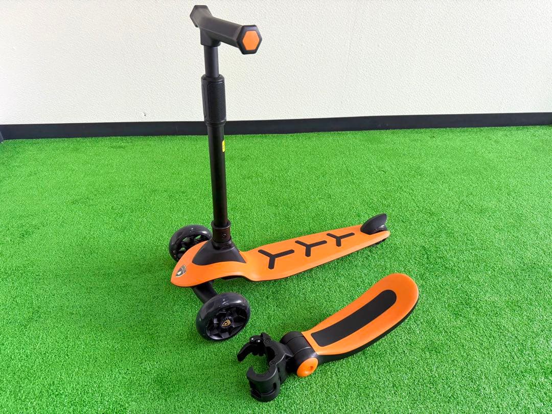 未使用品 ランボルギーニ 三輪キックスクーター｜着脱式シート付き・高さ調整可能