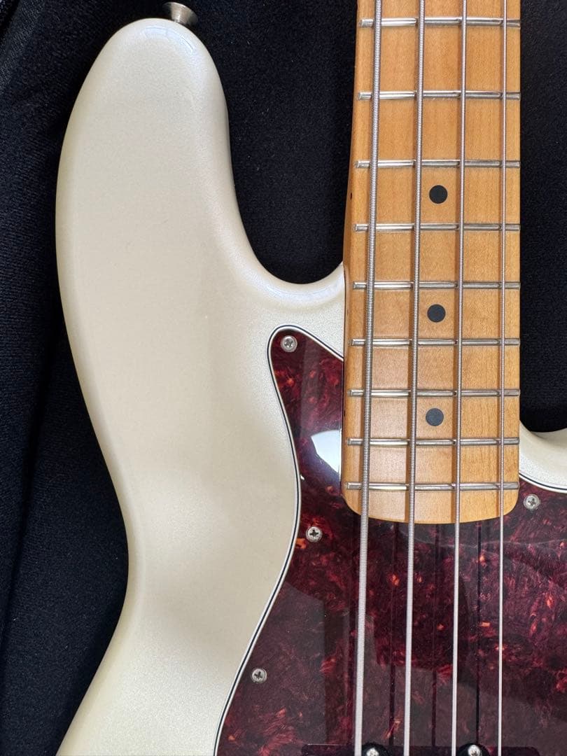 ベース Fender Player Plus Jazz Bass