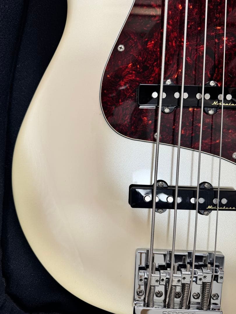 ベース Fender Player Plus Jazz Bass