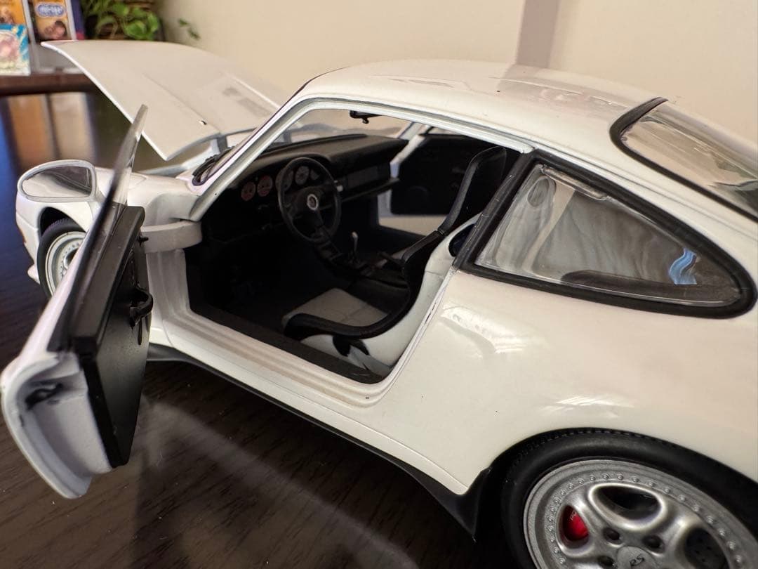 UTモデル　ポルシェ911 カレラRS 1/18サイズ