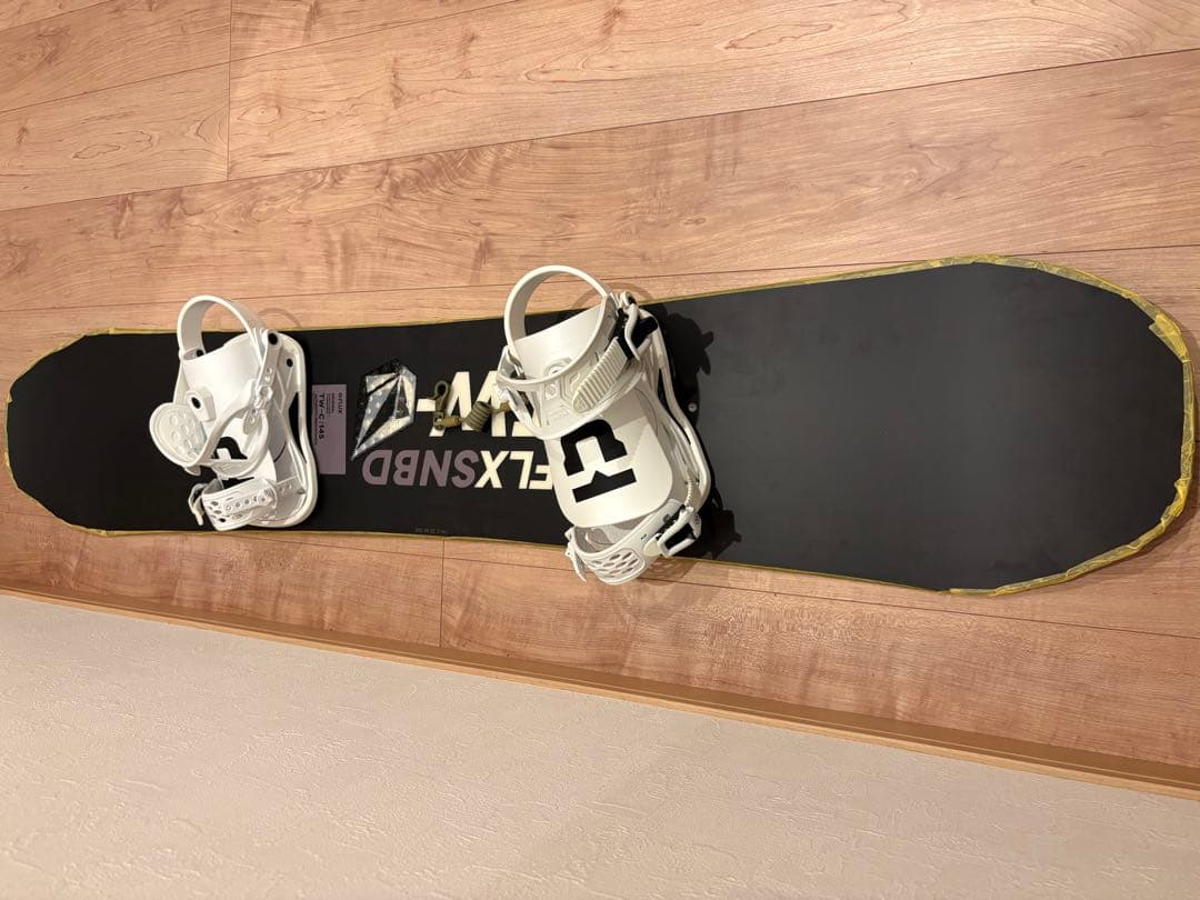 FLUX SNBD スノーボード ホワイト/ブラック　UNIONビンディング付